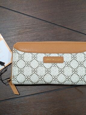 Amy Miller Tan & Ivory Floral Zip Wallet
